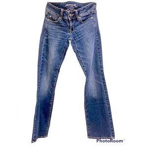Womenās American Eagle Outfitters jeans.